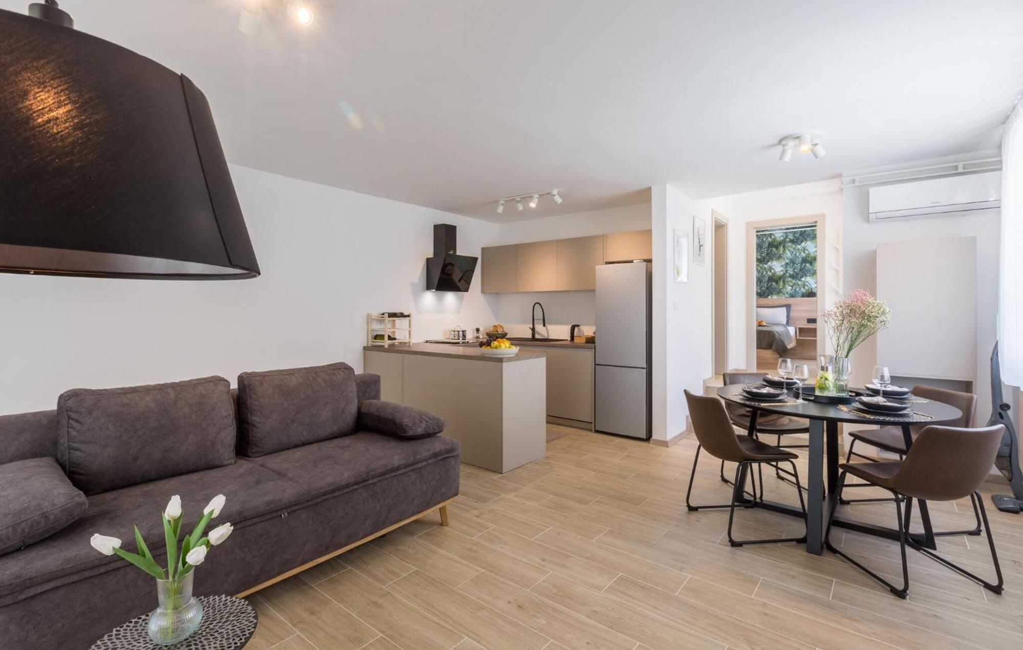 1 Bedroom Beautiful Apartment In 波雷奇 外观 照片