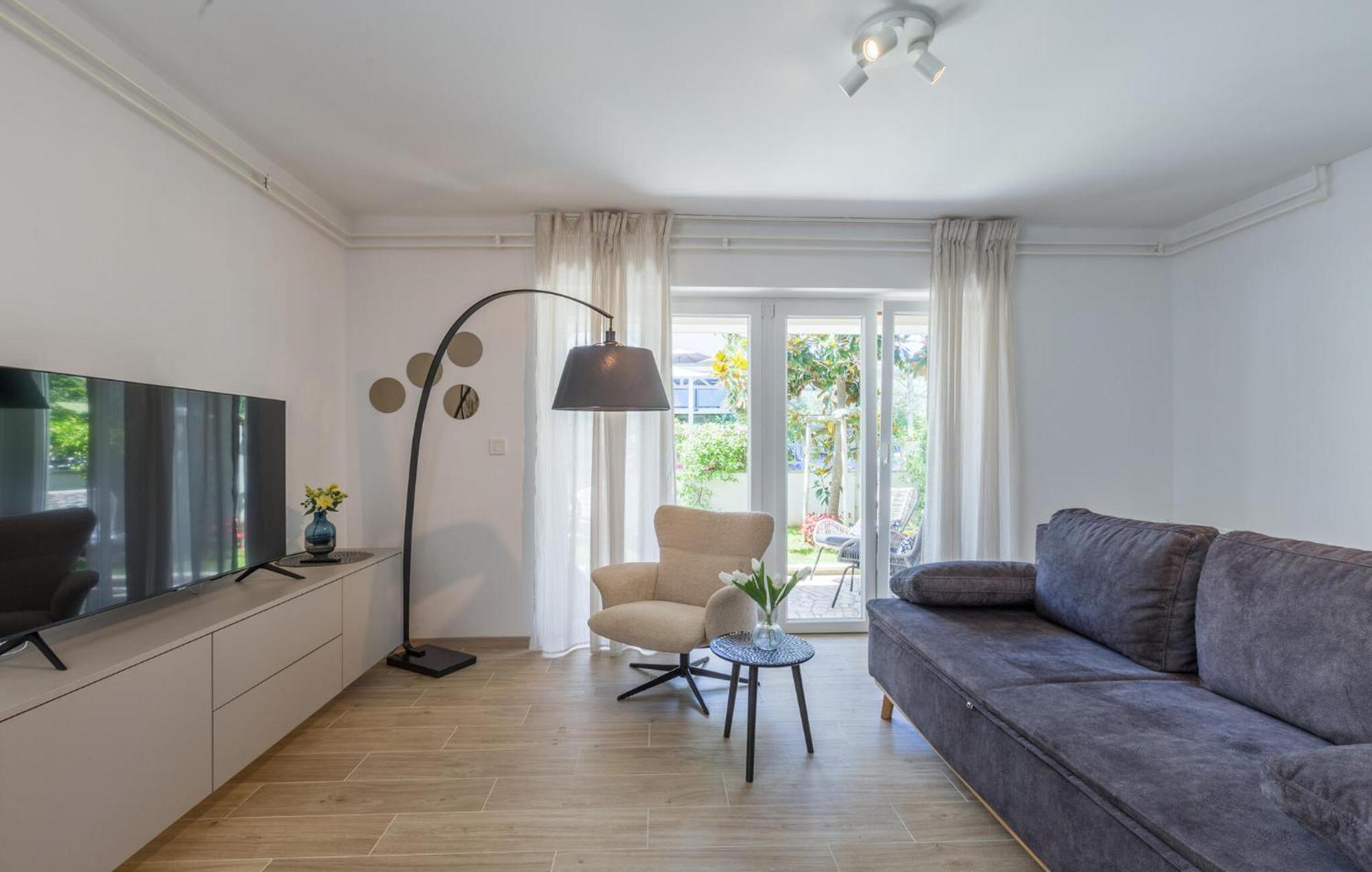 1 Bedroom Beautiful Apartment In 波雷奇 外观 照片