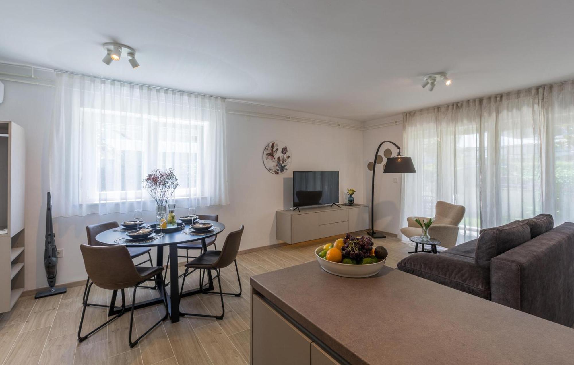 1 Bedroom Beautiful Apartment In 波雷奇 外观 照片
