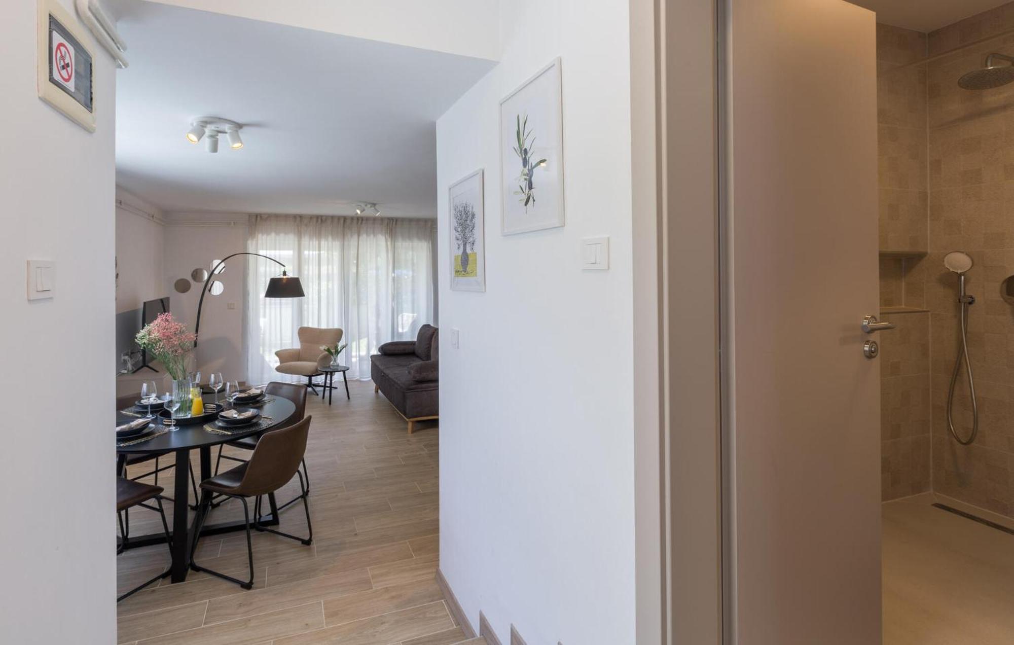 1 Bedroom Beautiful Apartment In 波雷奇 外观 照片